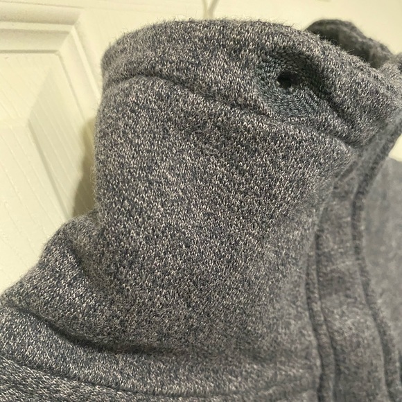 Brock University sweater - Picture 5 of 7